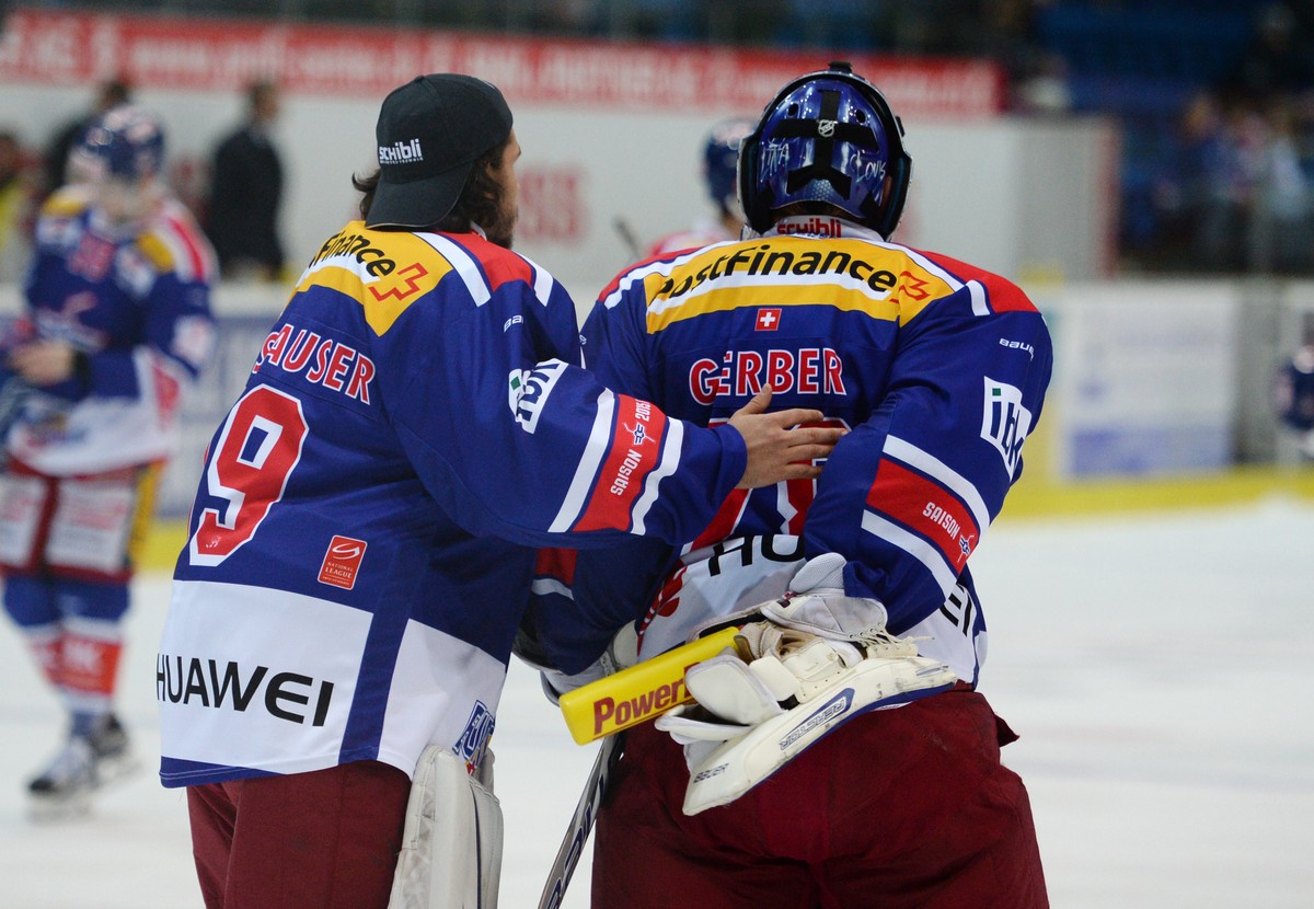 16.01.2016; Kloten; Eishockey NLA - Kloten Flyers - HC Fribourg Gotteron; Die Goalies Martin Gerber und Luca Boltshauser (Kloten)(Steffen Schmidt/freshfocus)