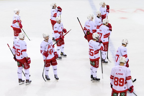Lausanne HC Spieler reagieren nach der Niederlage (2-3), beim Eishockey Meisterschaftsspiel der National League zwischen dem SC Bern und den Lausanne HC, am Freitag, 26. November 2021, in der Postfina ...
