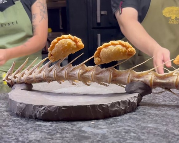 WE WANT PLATES
https://www.reddit.com/r/WeWantPlates/comments/1k7ul95/i_mean_i_think_the_round_base_is_technically_a/