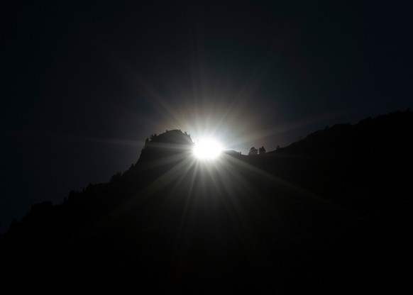 Lütschental, den 25.2.2024. Im Dorf gibt es im Winter fast keine Sonne. Die Sonne kommt erst zurück in Februar.
Photo: Sébastien Anex