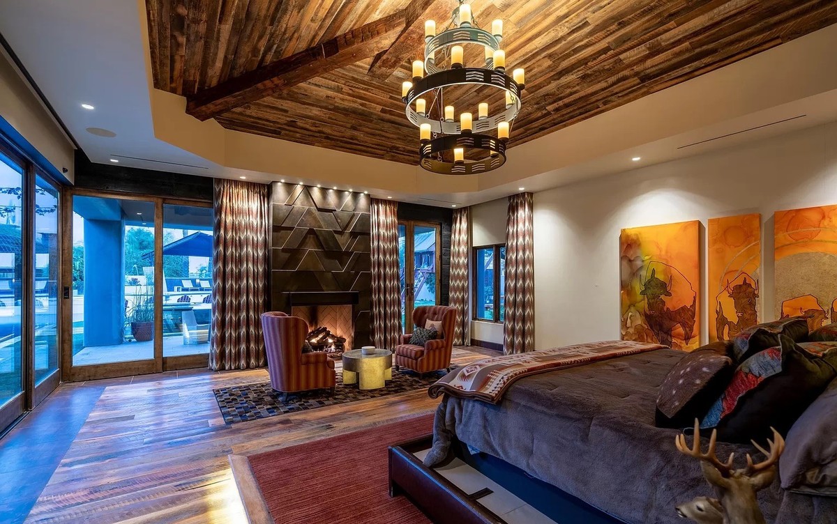 Crazy villa mit gokart bahn in gilbert arizona https://www.zillow.com/homedetails/21423-S-147th-St-Gilbert-AZ-85298/59261224_zpid/