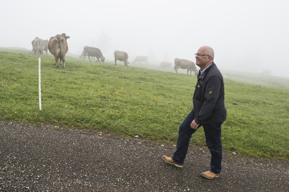 ZU DEN EIDGENOESSISCHEN WAHLEN VOM 18. OKTOBER 2015 STELLEN WIR IHNEN AUS UNSERER PORTRAITSERIE &quot;EIN TAG IM LEBEN VON...&quot; FOLGENDES BILDMATERIAL ZUR VERFUEGUNG - WEITERE BILDER FINDEN SIE AU ...