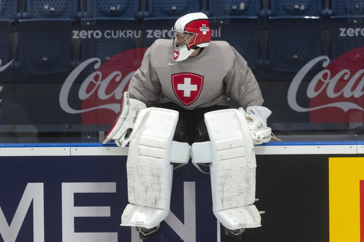 Switzerland's Leonardo Genoni during a training session of the Swiss team at the IIHF 2019 World Ice Hockey Championships, at the Ondrej Nepela Arena in Bratislava, Slovakia, on Thursday, May 9,  ...