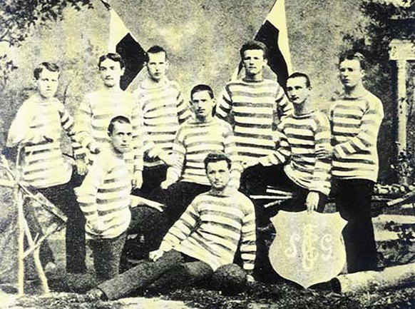 Mannschaft des FC St. Gallen um 1881.
https://commons.wikimedia.org/wiki/File:Fcsg_1881.jpg