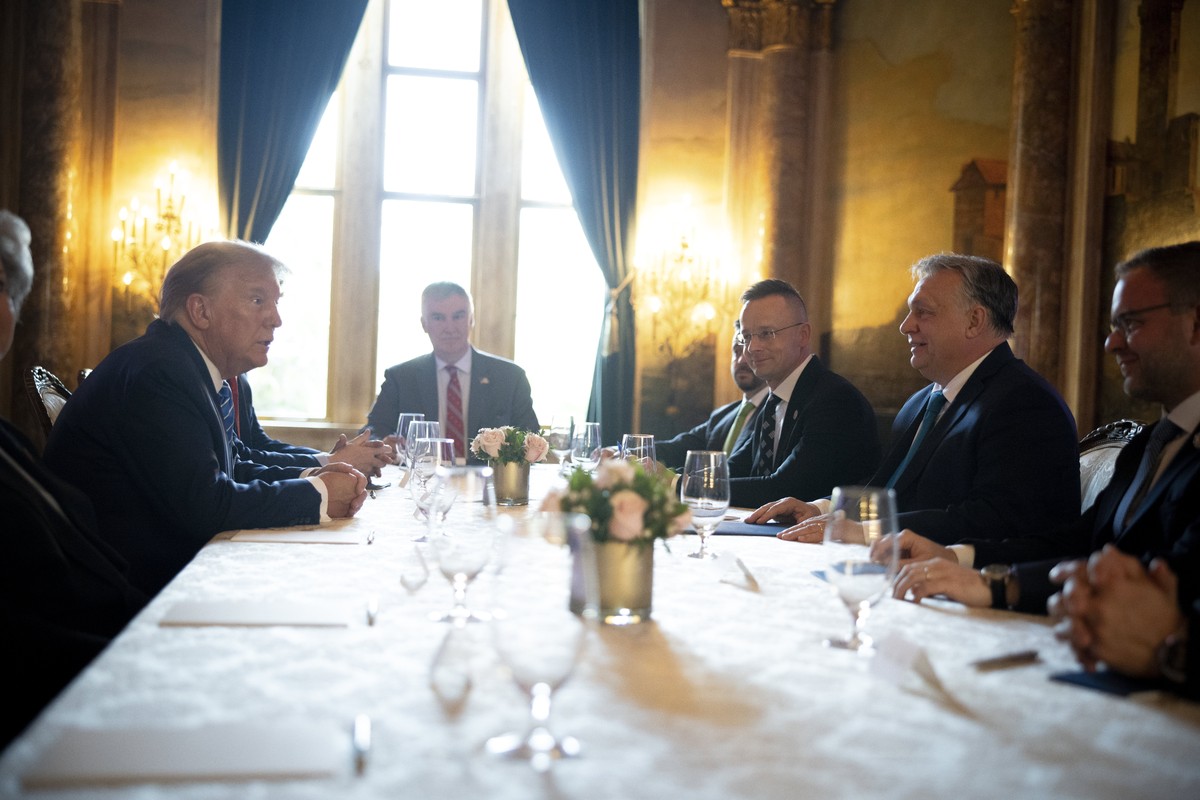 epa11208139 A handout photo made available by the Hungarian Prime Minister's Office shows ..Former US President and Republican presidential candidate Donald Trump (L) and Hungarian Prime Minister ...