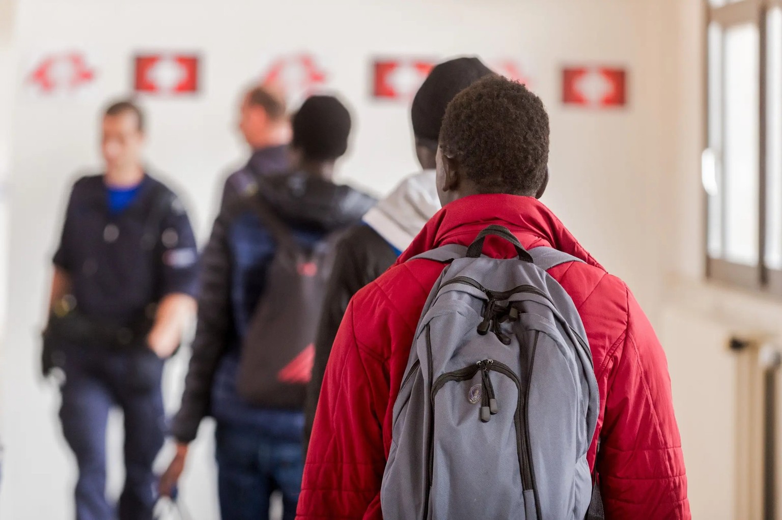 Flüchtling Fluechtling Gefluechteter Geflüchteter Chiasso Grenzkontrolle Zoll Bahnhof Fluechtlinge Flüchtlinge Geflüchtete Gefluechtete