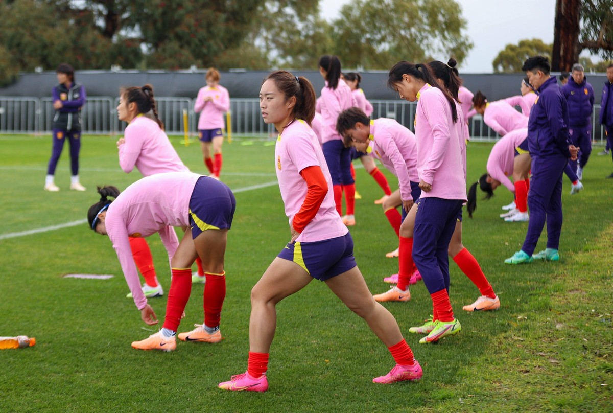 230709 -- ADELAIDE, July 9, 2023 -- Tang Jiali front of China participates in a training session in Adelaide, the capital city of South Australia, Australia, July 9, 2023. Photo by /Xinhua SPAUSTRALIA ...
