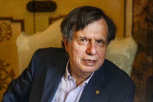 epa09507348 Italian scholar and physicist Giorgio Parisi poses after co-winning the Nobel Physics Prize at the Lincean Academy (Accademia dei Lincei), Rome, Italy, 05 October 2021. Syukuro Manabe, Kla ...