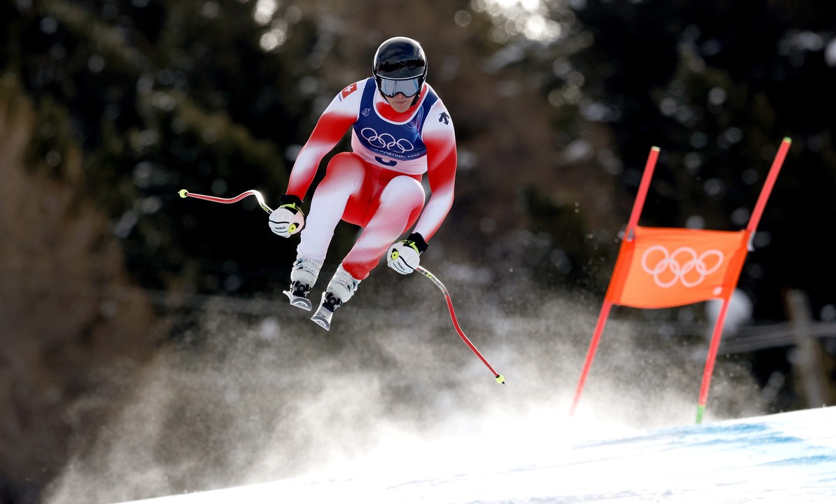 epa12711945 Franjo von Allmen of Switzerland competes in the Men's Downhill of the Alpine Skiing competition, at the Milano Cortina 2026 Winter Olympic Games, Stelvio ski centre in Bormio, Italy, ...