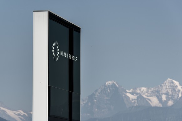 ARCHIVBILD ZUR JAHRESBILANZ 2017 VON MEYER BURGER, AM DONNERSTAG, 22. MAERZ 2018 - Logo beim Gebaeude der Meyer Burger AG, aufgenommen am 21. August 2013 in Gwatt. Meyer Burger ist ein Maschinenbauer, ...