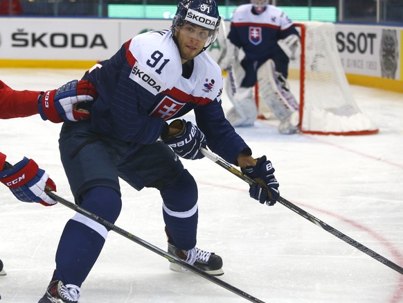 Norway&#039;s Martin Roymark, left, and Slovakia&#039;s Jan Brejcak in action during the Group A preliminary round match at the Ice Hockey World Championship in Minsk, Belarus, Wednesday, May 14, 2014 ...