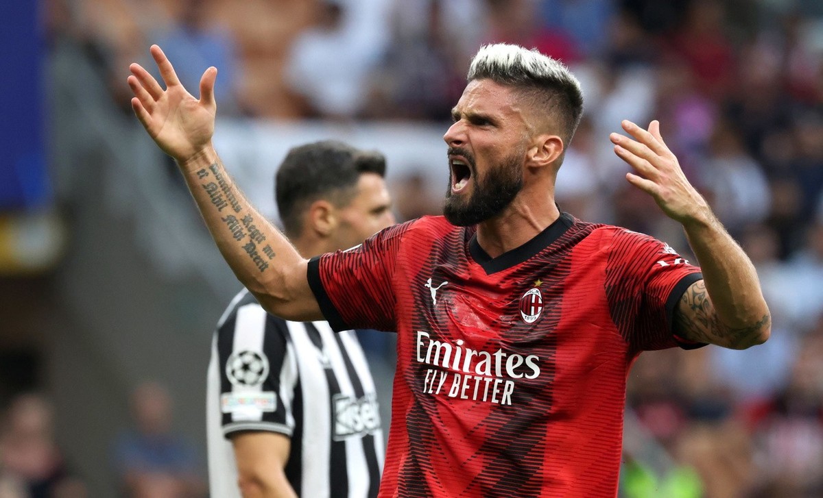 epa10869897 AC Milan's Olivier Giroud reacts during the UEFA Champions League group F soccer match between AC Milan and Newcastle United, in Milan, Italy, 19 September 2023. EPA/MATTEO BAZZI