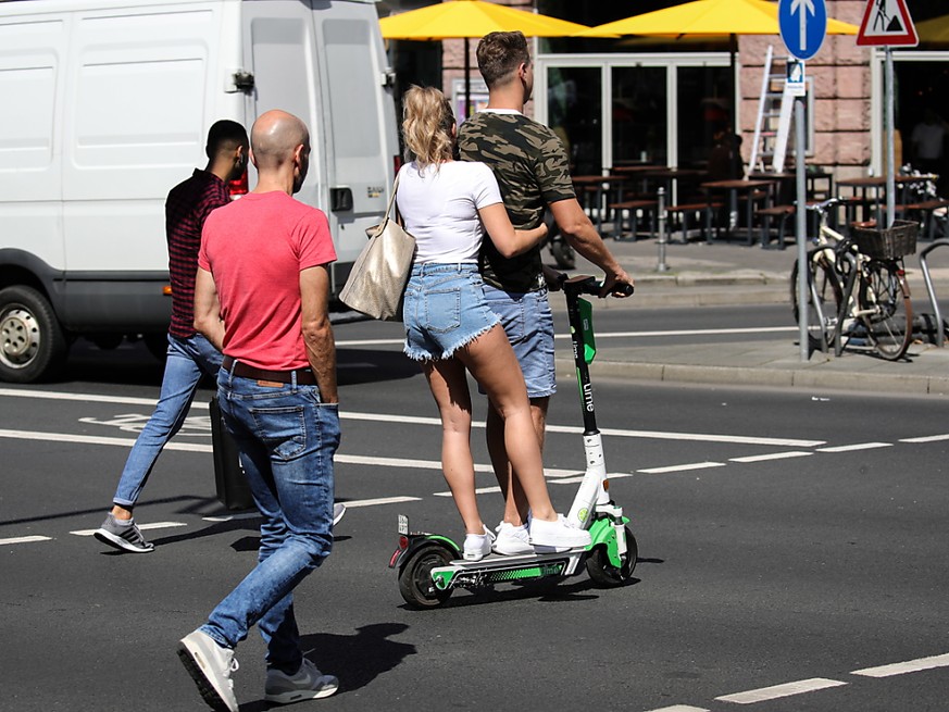 E-Scooter sind in Mailand in Fussgängerzonen und auf Radwegen vorläufig untersagt. (Symbolbild)