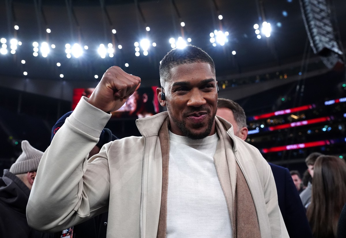 Boxer Anthony Joshua reacts following the heavyweight bout between Tyson Fury and Arslanbek Makhmudov in London, Saturday, April 11, 2026. (Bradley Collyer/PA via AP)
Britain Fury Makhmudov Boxing