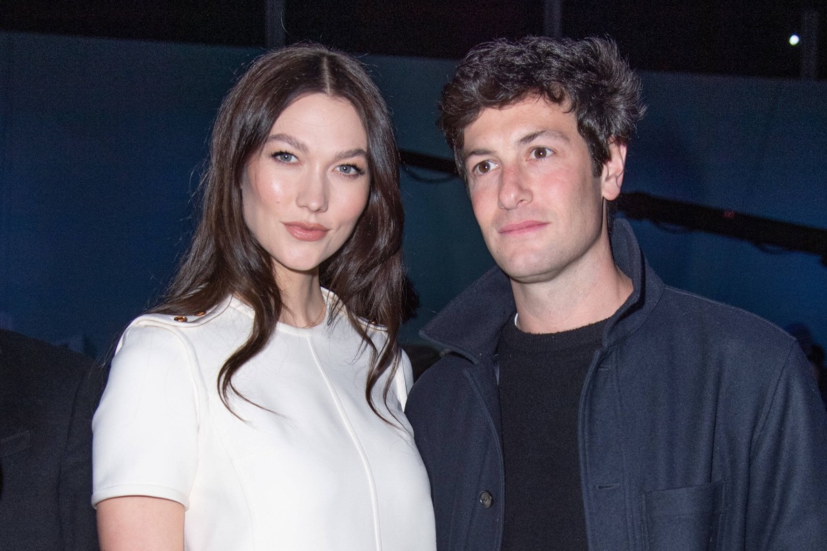 PFW - Louis Vuitton Front Row Karlie Kloss and Joshua Kushner attending the Louis Vuitton Menswear Fall-Winter 2023-2024 show as part of Paris Fashion Week in Paris, France on January 19, 2023. Photo  ...