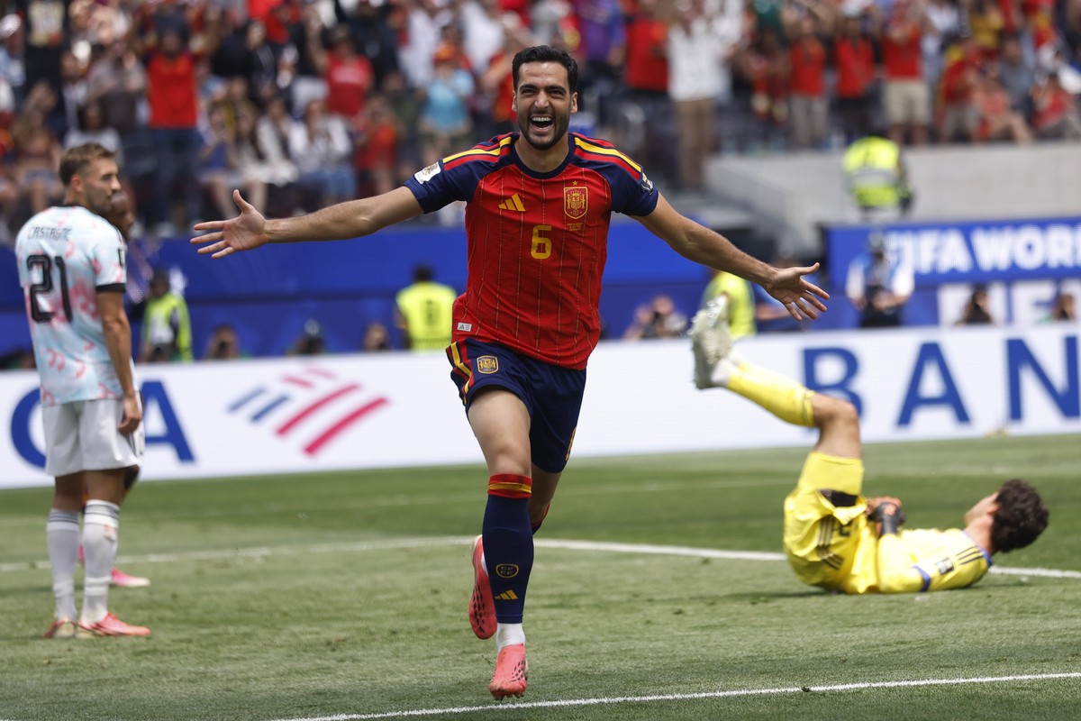 epa13103712 Mikel Merino of Spain celebrates after scoring the 2-1 goal during the FIFA World Cup 2026 quarterfinals match Spain against Belgium, in Los Angeles, USA, 10 July 2026. EPA/CHRISTOPHER TOR ...