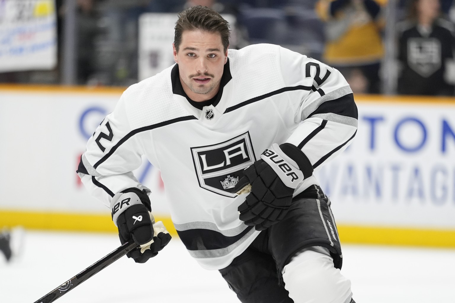 Los Angeles Kings left wing Kevin Fiala (22) warms up before the team&#039;s NHL hockey game against the Nashville Predators, Wednesday, Jan. 31, 2024, in Nashville, Tenn. (AP Photo/George Walker IV)
 ...