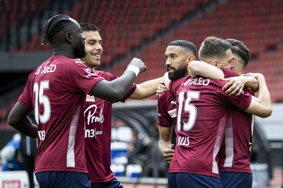 Jubel bei den Spielern von Servette FC im Fussball Meisterschaftsspiel der Super League zwischen dem FC Zuerich und Servette FC im Letzigrund, am Sonntag, 11. April 2021, in Zuerich. (KEYSTONE/Alexand ...