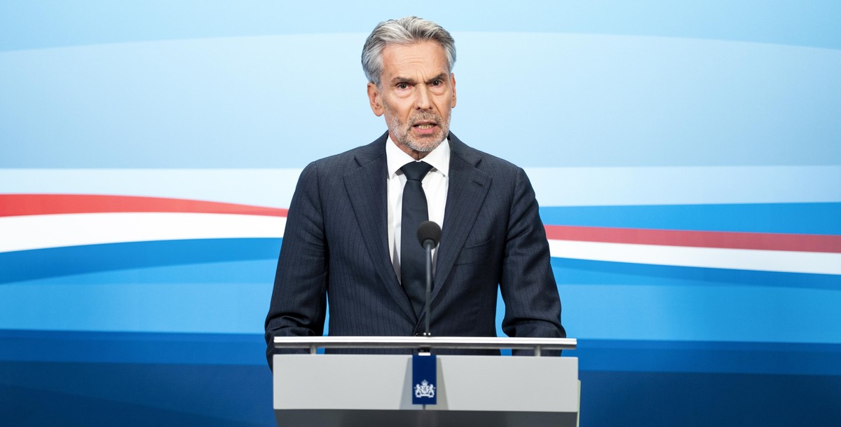 epa12152900 (FILE) - Dutch Prime Minister Dick Schoof speaks to the press after the Council of Ministers in The Hague, the Netherlands, 23 May 2025 (re-issued 03 June 2025). Schoof on 03 June 2025 ann ...