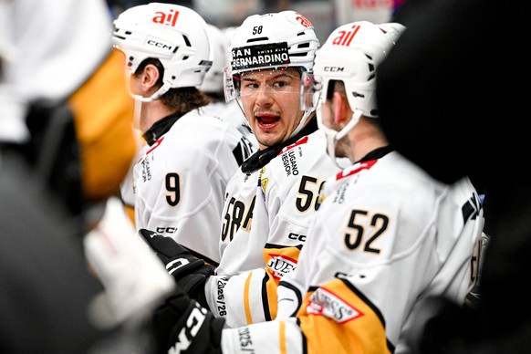 Connor Carrick (HCL) on the bench, during the regular season National League game between HC Ambri Piotta and HC Lugano at the ice stadium Gottardo Arena, Switzerland, October 28, 2025. (KEYSTONE/Ti-P ...