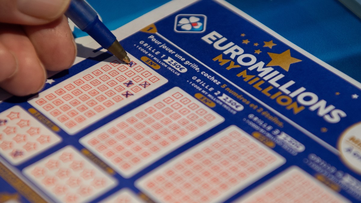 epa08862321 A person plays a EuroMillions grid in Bordeaux, France, 04 December 2020. The jackpot for this draw will reach 200 million euro. Before 2020, the jackpot was capped at 190 million euros. E ...