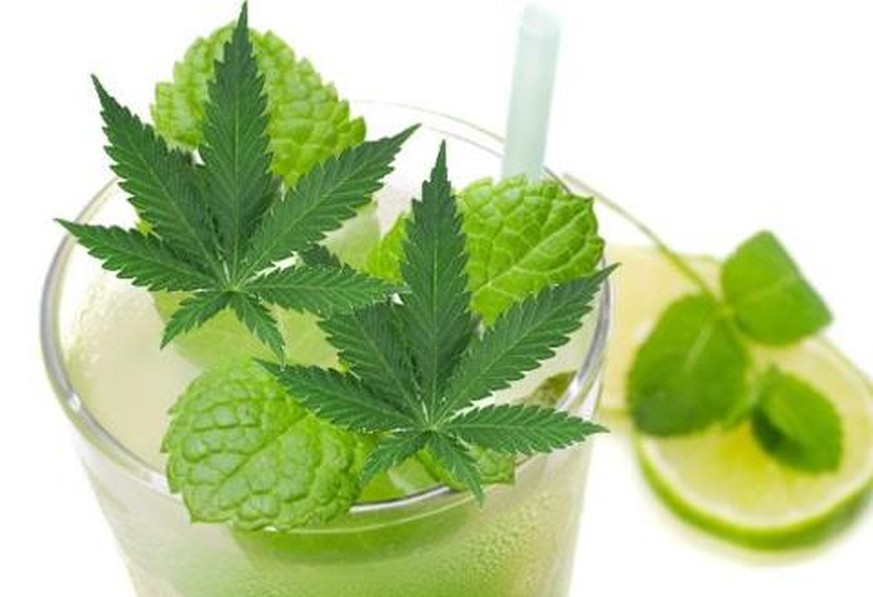 mota mojito hanf cannabis rum cocktail drink alkohol http://www.thcfinder.com/marijuana-blog/marijuana-recipes/2014/02/cannabis-mojito