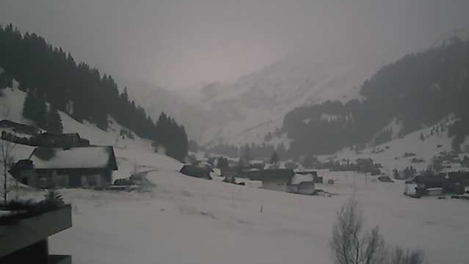 Gruusig, aber mit genügend Schnee: Adelboden heute Morgen.