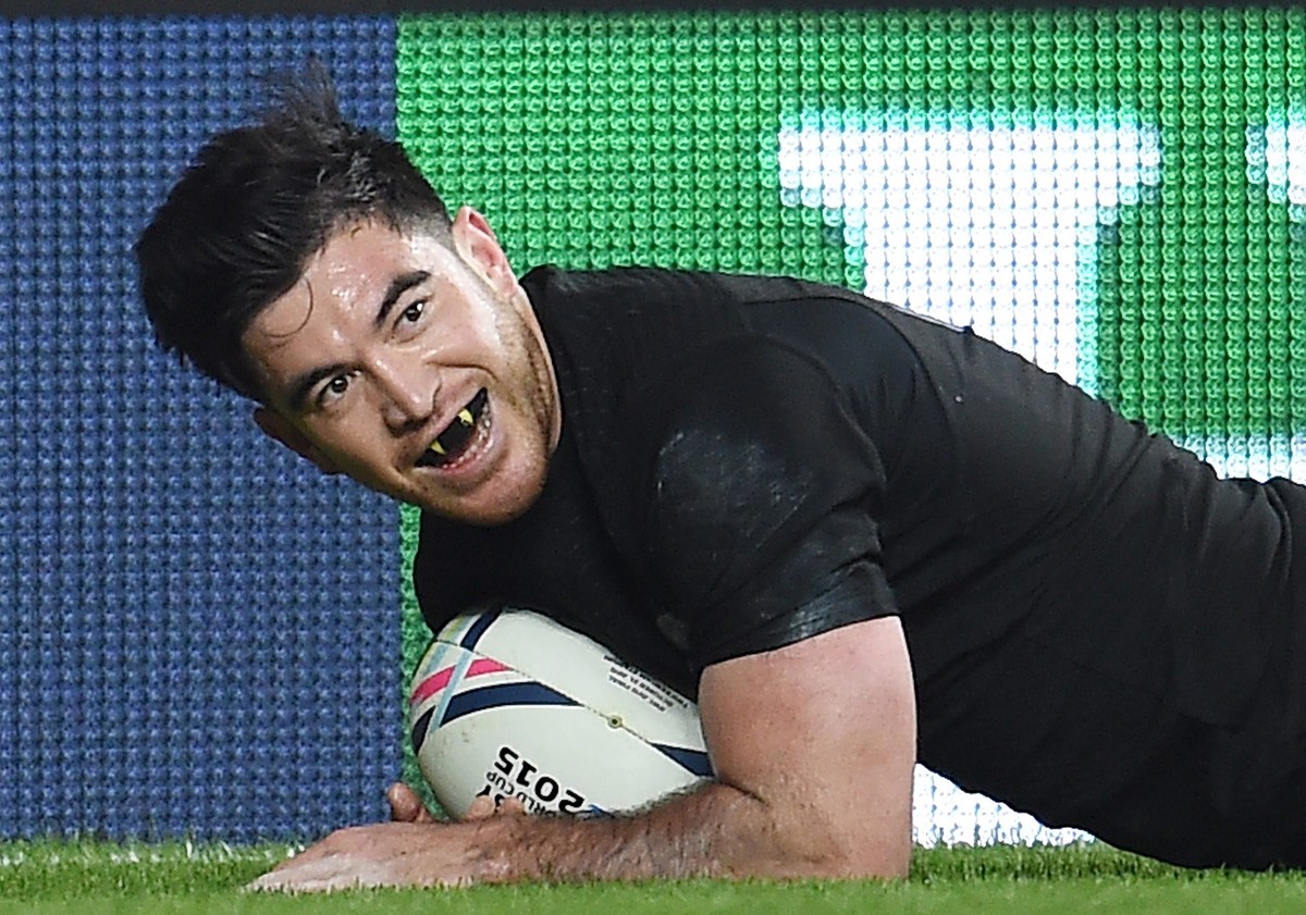 epa05005808 New Zealand's Nehe Milner-Skudder celebrates after scoring a try during the Rugby World Cup 2015 final between New Zealand and Australia at Twickenham in London, Britain, 31 October 2 ...