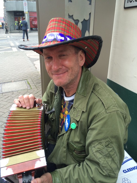 Eigentlich gar nicht politisch: Strassenmusiker Eezy.