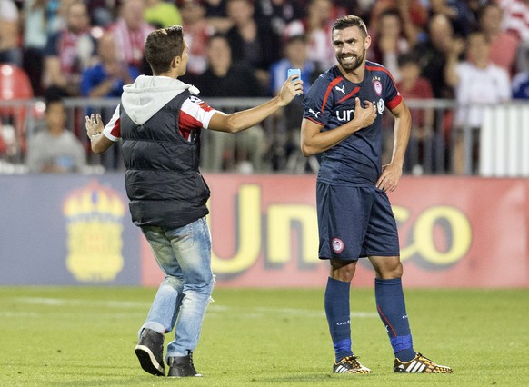 Ioannis Maniatis muss für ein Selfie herhalten.
