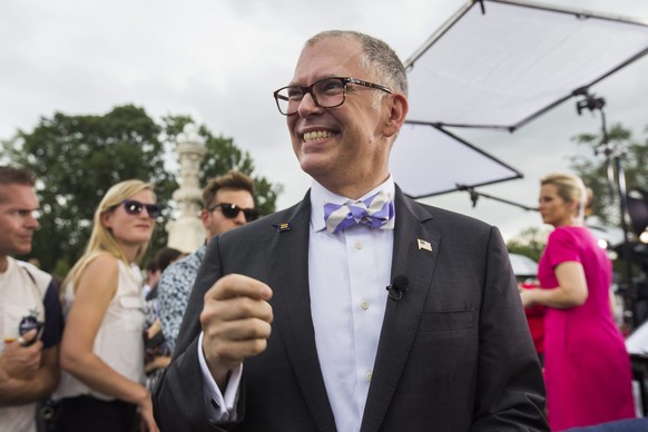 epa04820110 James Obergefell, the lead plaintiff in the gay marriage case brought before the Supreme Court, smiles outside the high court after the justices ruled that gay marriage is a constitutional ...