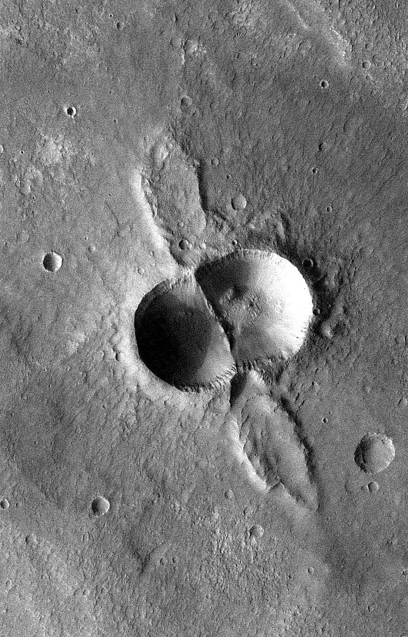 Doppelkrater auf dem Mars.