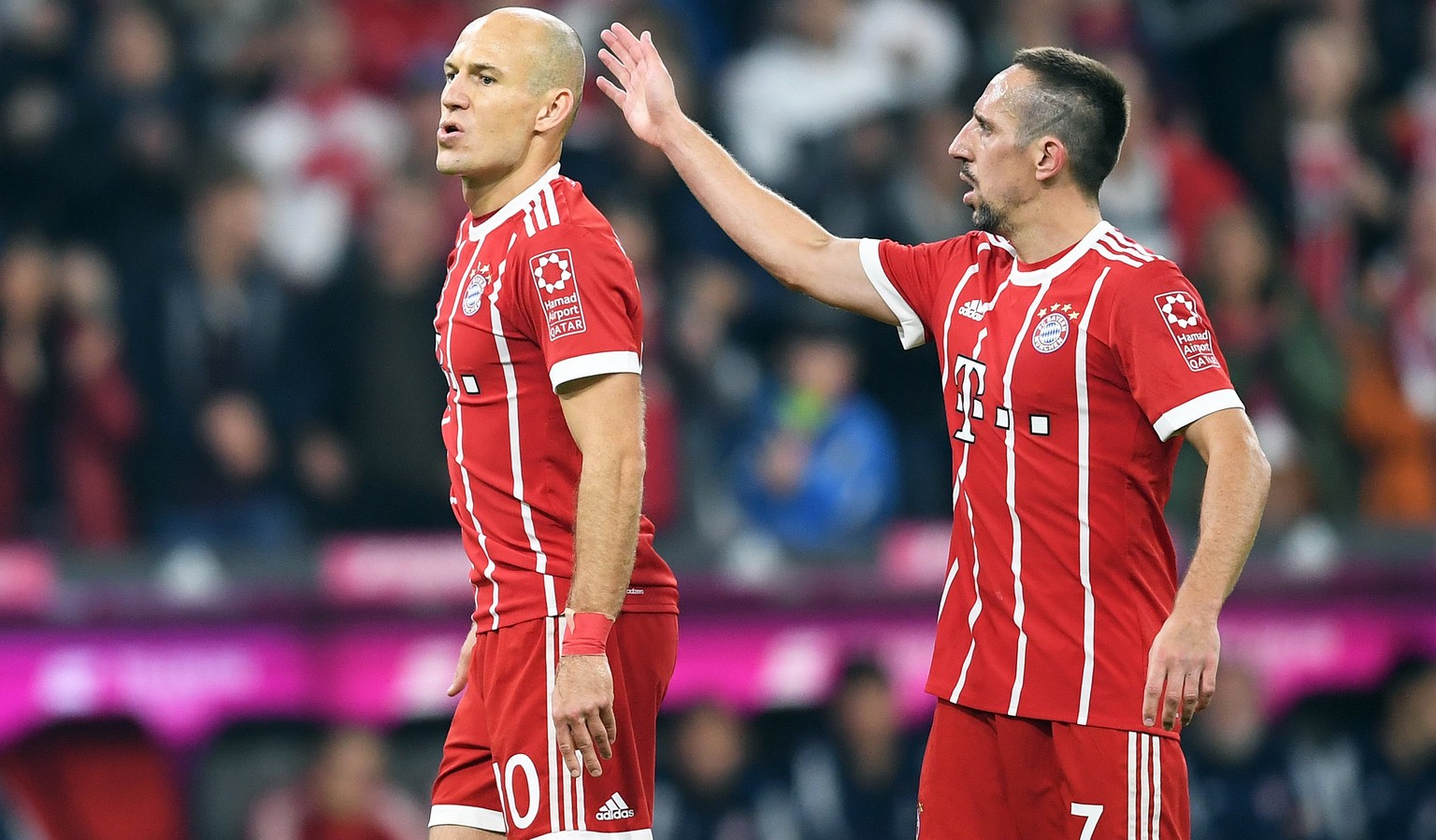 epa06220753 Bayern Munich&#039;s Arjen Robben (L) and Franck Ribery (R) react during the German Bundesliga soccer match between FC Bayern Munich and VfL Wolfsburg, in Munich, Germany, 22 September 201 ...