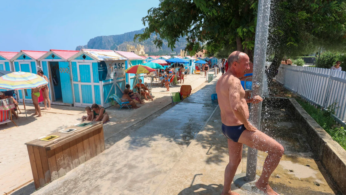 Pénurie d'eau dans les destinations touristiques: l'Italie a eu une nouvelle loi pour les plages, eau potable dans les douches