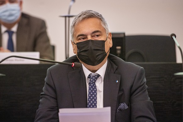 Der Luzerner Regierungsrat Guido Graf Blick anlaesslich der Medienkonferenz zur aktuellen Covid-19 Situation und einer moeglichen Triage in der Intensivmedizin bei ausserordentlichen Ressourcenknapphe ...