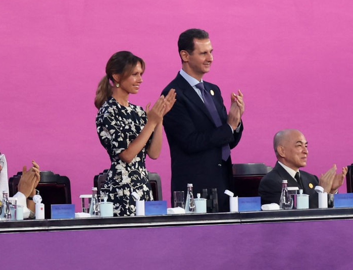 HANGZHOU, CHINA - SEPTEMBER 23: Syrian President Bashar al-Assad and his wife Asma attend the opening ceremony of the 19th Asian Games at Hangzhou Sports Park Stadium on September 23, 2023 in Hangzhou ...