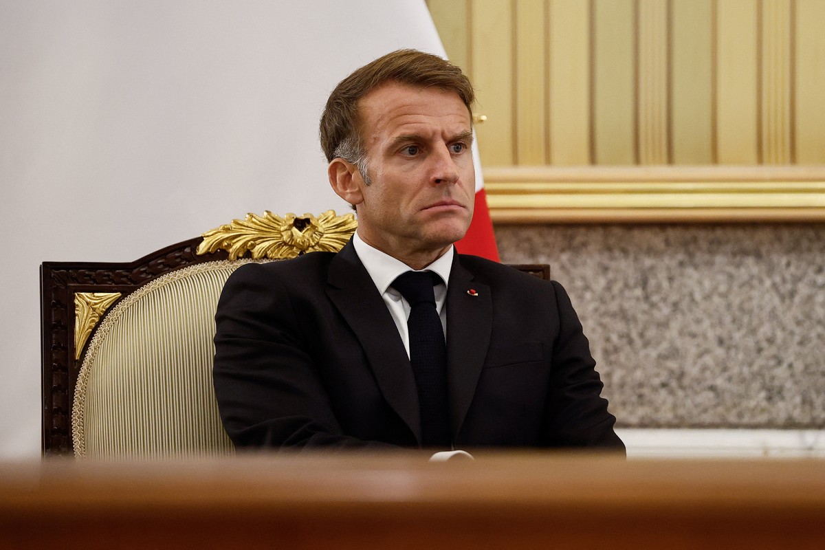 epa13315004 French President Emmanuel Macron attends an agreement-signing ceremony with the Emir of Kuwait Sheikh Meshal Al-Ahmad Al-Jaber Al-Sabah (not pictured), at Bayan Palace in Kuwait City, Kuwa ...