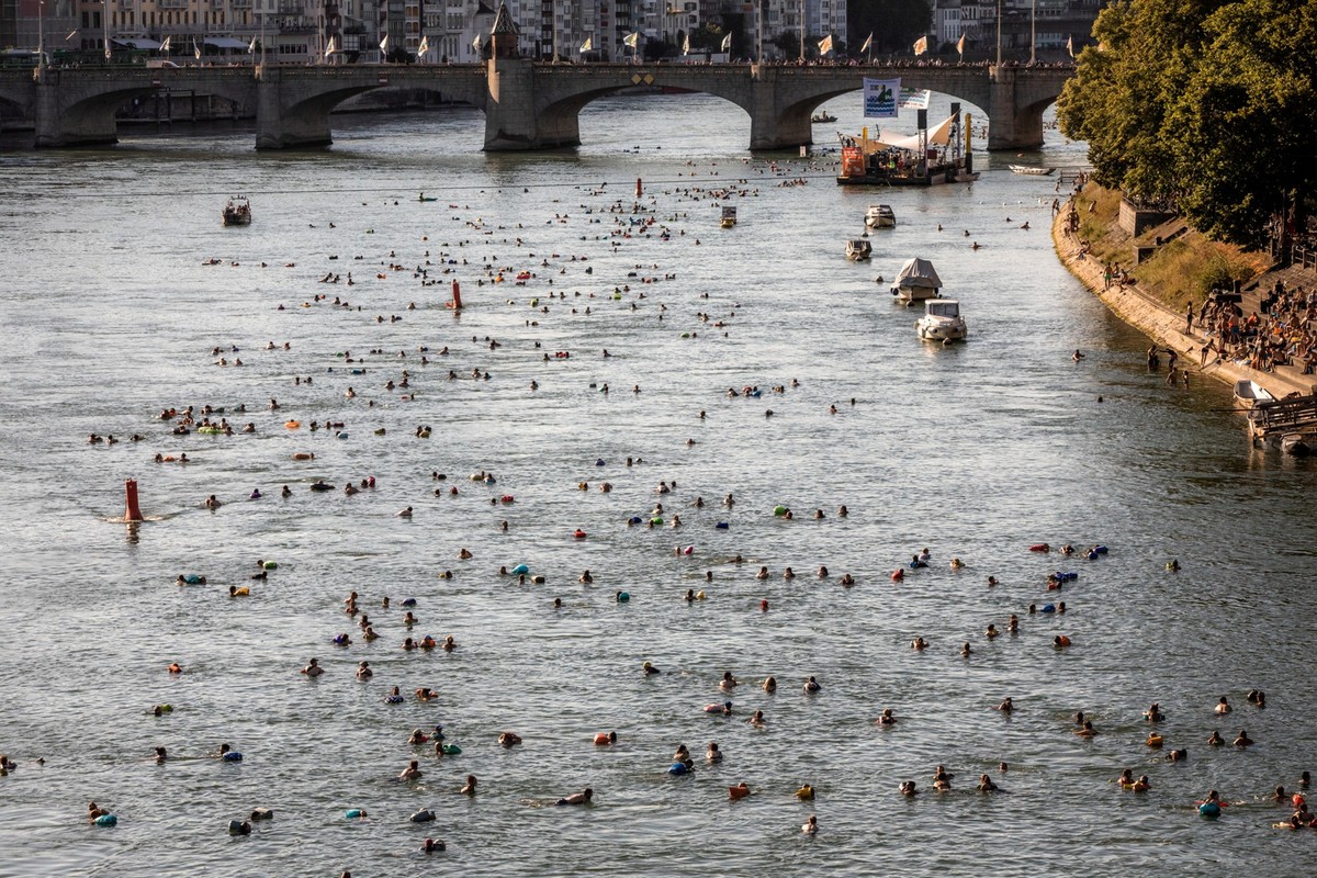 Rheinschwimmen: Am offiziellen 44. Basler Rheinschwimmen schwammen am Dienstag über 4500 Menschen den Rhein hinunter. Vereinzelt kam es zu Zwischenfällen, 2024