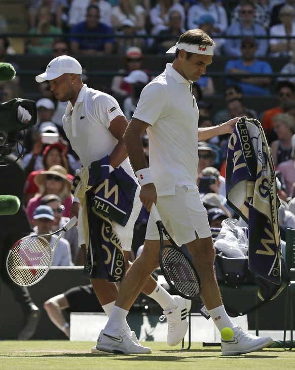 Switzerland&#039;s Roger Federer, right, and Britain&#039;s Jay Clarke change ends in a Men&#039;s singles match during day four of the Wimbledon Tennis Championships in London, Thursday, July 4, 2019 ...