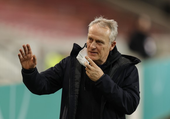 epa08901397 Freiburg coach Christian Streich prior to the German DFB Cup second round soccer match between VfB Stuttgart and SC Freiburg in Stuttgart, Germany, 23 December 2020. EPA/RONALD WITTEK / PO ...