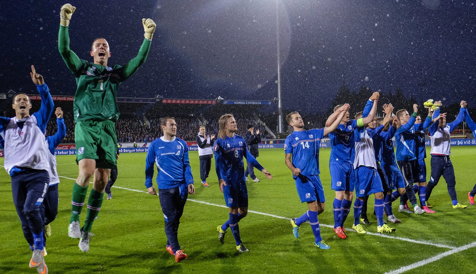 Island feiert im Regen von Reykjavik die Qualifikation für die EM-Endrunde.