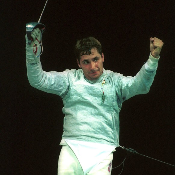 Photo number: 02448818 Date: 9/16/2000 Copyright: imago/Golovanov + Kivrin Stanislav Pozdniakov (Russia) celebrates his Olympic victory in saber fencing - PUBLICATIONxNOTxINxRUS;  Vneg, high, main story, R...