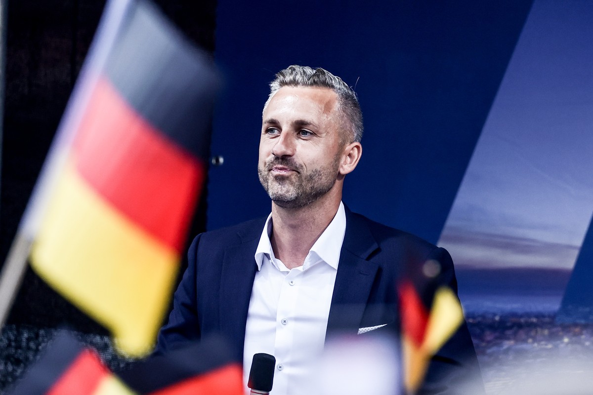 epa13073349 Ulrich Siegmund, the far-right Alternative for Germany party's (AfD) top candidate for the regional elections in the German state of Saxony-Anhalt, speaks during an AFD rally called & ...