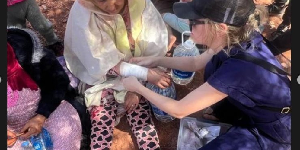 Jessy und Koni waren seit einer Woche in Marokko unterwegs, als ein schweres Erdbeben das Land erschütterte. Die beiden entschieden sich prompt, den Leuten vor Ort zu helfen. Welche dramatischen Situa ...
