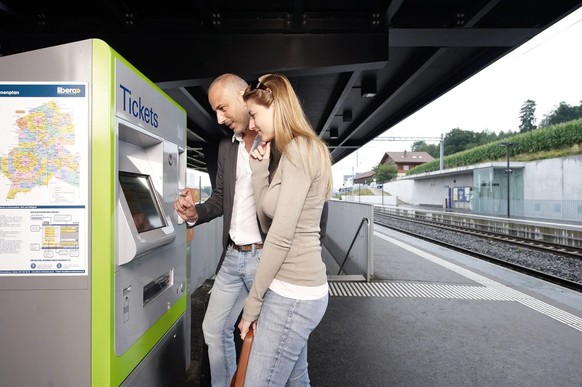 Bahnhof Brünnen Bruennen Bern BLS Automat Ticketautomat