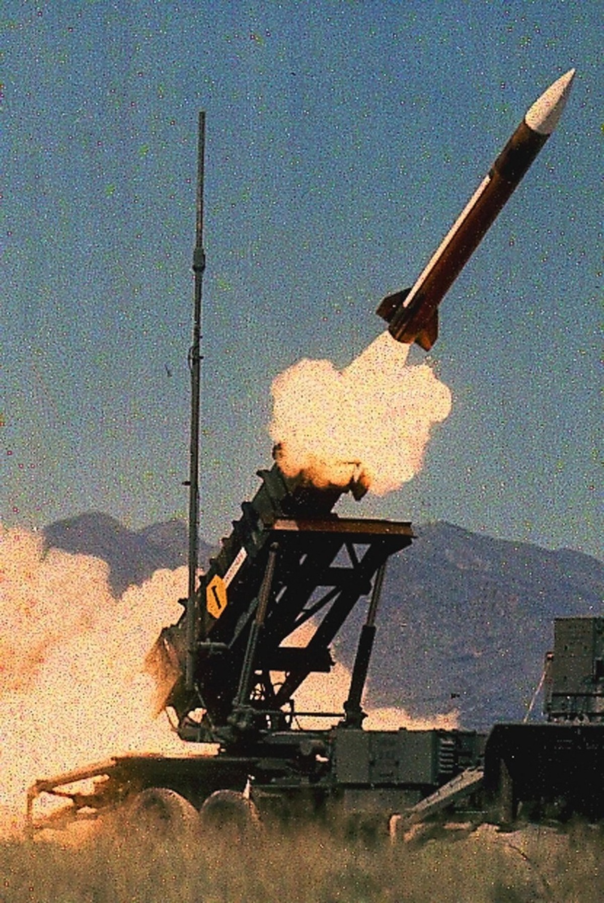 FIILE--Patriot Missle is test fired September 11, 1986 at the White Sands Missle Range, NM. In a story in the March 23, 2000 edition of the Wall Street Journal, the Pentagon admitted hundreds of Patri ...