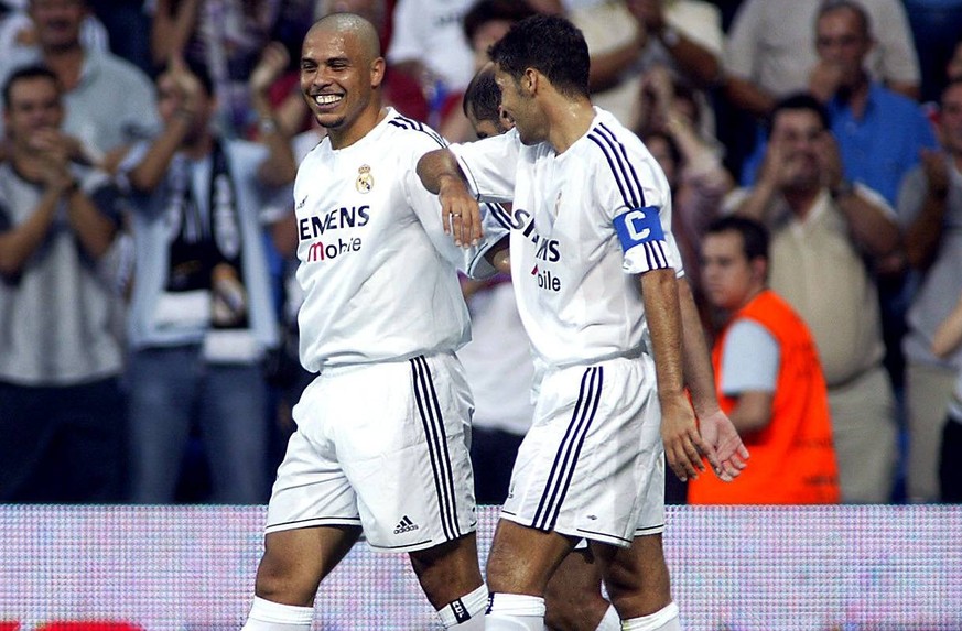 seizoen 2003 / 2004 , madrid 30-08-2003 , opening van het nieuwe seizoen real madrid - betis sevilla 2-1. ronaldo en raul real madrid - betis sevilla *** season 2003 2004 madrid 30 08 2003 opening of  ...