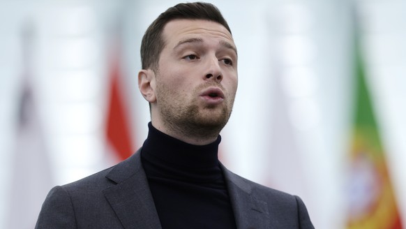 epa11841876 Jordan Bardella, President of the French National Rally (RN) and chairman of the Patriots for Europe group in the European Parliament, speaks during a debate on the &#039;geopolitical and  ...