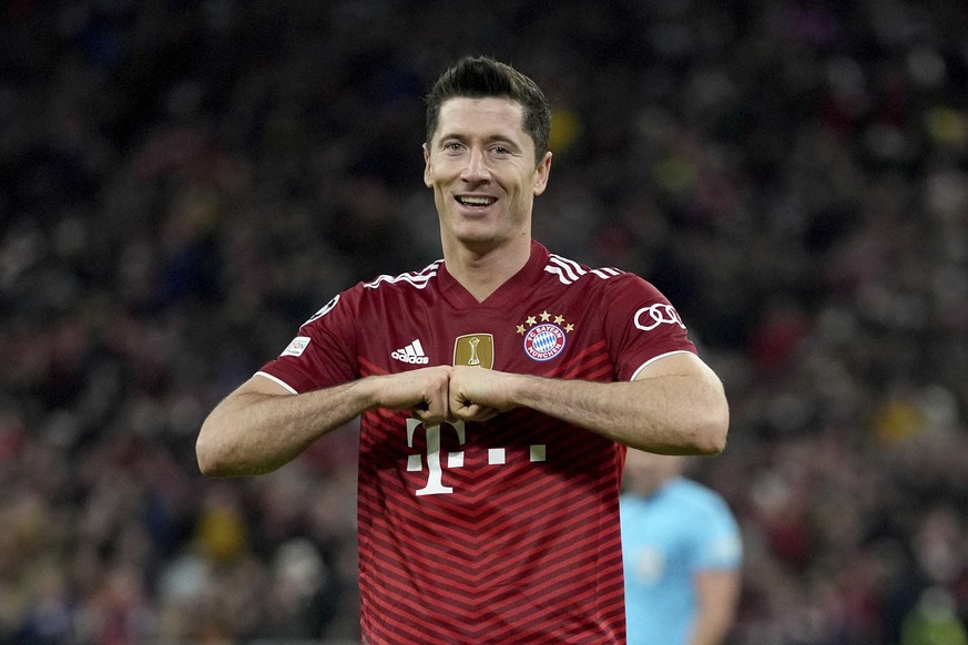 Bayern&#039;s Robert Lewandowski celebrates scoring his side&#039;s fifth goal during the Champions League group E soccer match between Bayern Munich and Benfica Lisbon in Munich, Germany, Tuesday, No ...