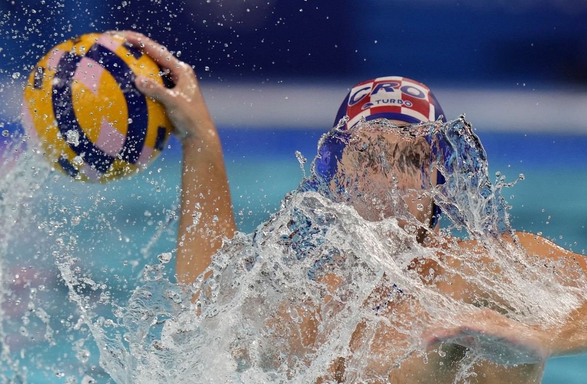 Croatia's Loren Fatovic scores a goal during a men's semifinal match between Hungary and Croatia, at the 2024 Summer Olympics, Friday, Aug. 9, 2024, in Paris. (AP Photo/Luca Bruno)